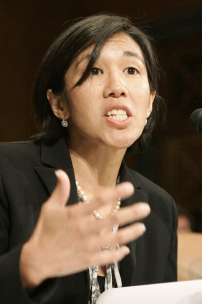 Nicole Wong, responsable jurídica de Google, ayer en el Senado.