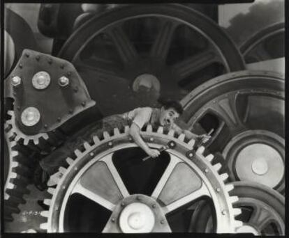 Charles Chaplin en un fotograma de &#039;Tiempos modernos&#039;.