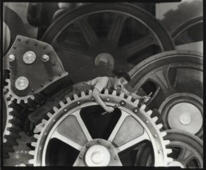 Charles Chaplin en un fotograma de 'Tiempos modernos'.