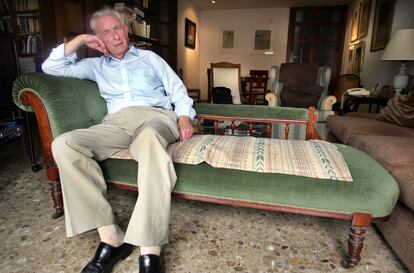 El escritor e historiador Ronald Fraser, en su casa de Valencia en 2006.