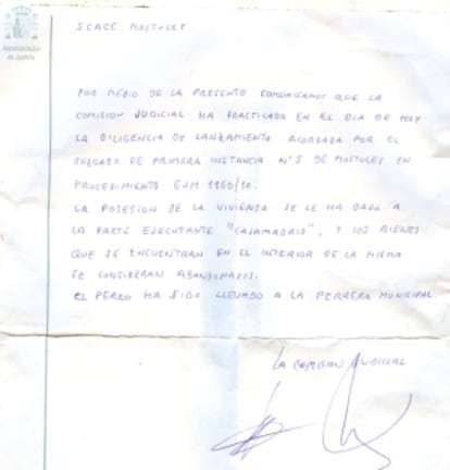 La carta del juzgado que tenían en la puerta.