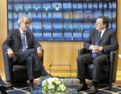 El primer ministro de Andorra, Antoni Martí (i), y el presidente de la Comisión Europea (CE), José Manuel Durao Barroso (d), durante la reunión que han mantenido hoy en Bruselas.