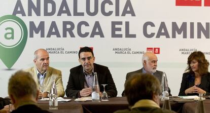 Manuel Chaves, Mario Jiménez, Gregorio Cámara y Carmen Calvo, en la primera reunión del grupo de trabajo sobre el modelo federal.