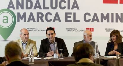 Manuel Chaves, Mario Jim&eacute;nez, Gregorio C&aacute;mara y Carmen Calvo, en la primera reuni&oacute;n del grupo de trabajo sobre el modelo federal.