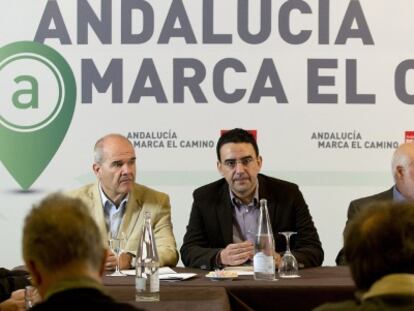 Manuel Chaves, Mario Jim&eacute;nez, Gregorio C&aacute;mara y Carmen Calvo, en la primera reuni&oacute;n del grupo de trabajo sobre el modelo federal.