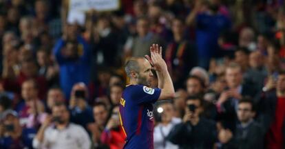 Andrés Iniesta, durante el partido contra el Villarreal en el Camp Nou.
