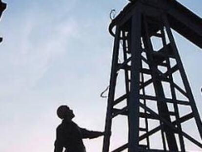 El petróleo pierde el 12% desde máximos del año por la menor demanda