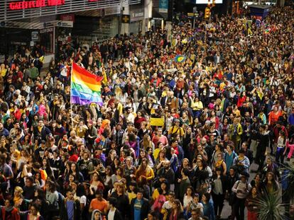 Manifestación en apoyo de la comunidad LGBT en Montevideo (Uruguay).