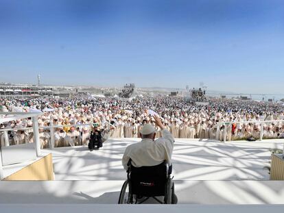 El Papa oficia la misa multitudinaria junto al parque Tajo de la Jornada Mundial de la Juventud, este domingo en Lisboa.