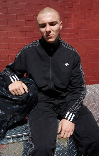 Rocco Ritchie, hijo de Madonna, con una de las prendas de Alexander Wang/Adidas.