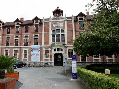Entrada del hospital de Basurto, en Bilbao, en una imagen tomada en 2020.