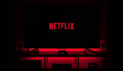 Logo de Netflix en un televisor