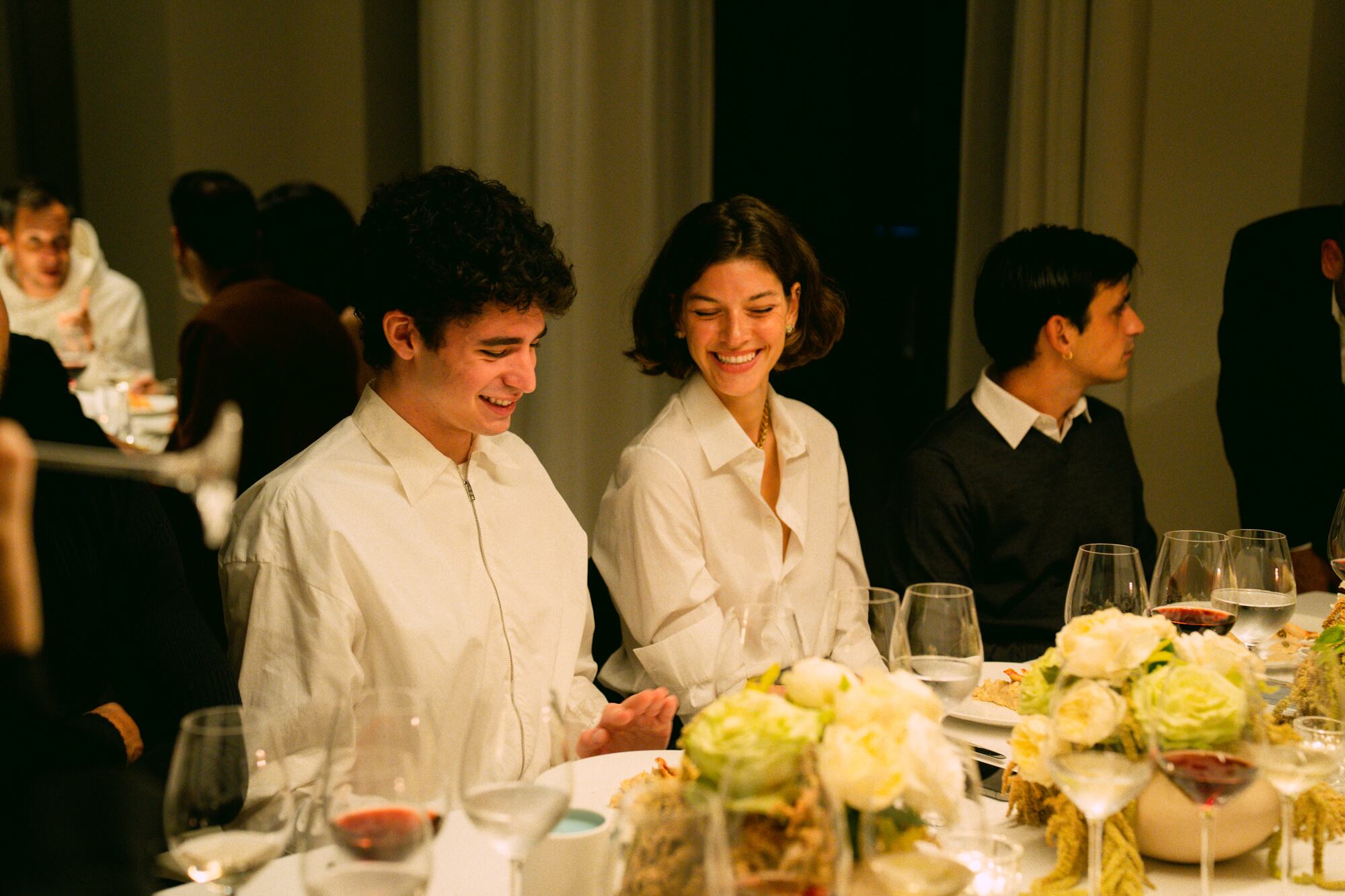 Hugo Arbués y Marta Ortiz, vestida de Dior, durante la cena.