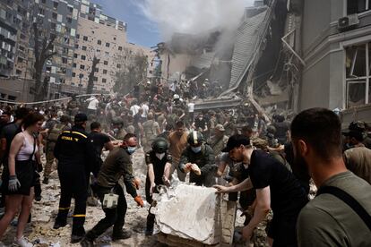 The search for survivors in the rubble of the Ohmatidat Pediatric Hospital in Kyiv this Monday. 