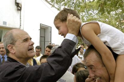 El presidente de la Junta de Andalucía, Manuel Chaves, durante su visita a Jaén.