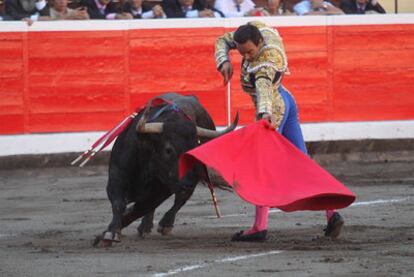 El Cid, en el quinto toro de la tarde.