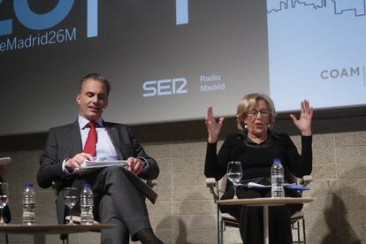Javier Ortega Smith (Vox) y Manuela Carmena (Más Madrid), durante el debate.