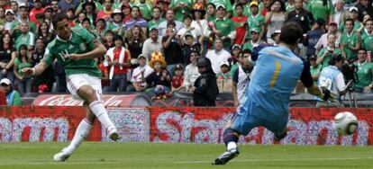 Chicharito marca ante Casillas es un amistoso