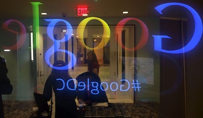 Trabajadores de Google en el interior de sus oficinas en Washington.