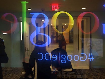 Trabajadores de Google en el interior de sus oficinas en Washington.