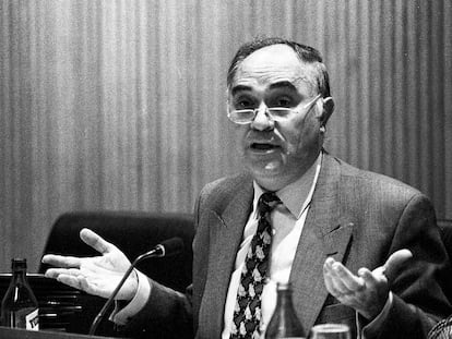 Comparecencia de Manuel Abejón adámez, en la Comisión de Infraestructuras del Congreso de los Diputados, en 1994. Foto de Bernardo Pérez