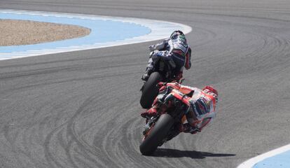 Lorenzo y Márquez, durante la carrera del GP de España, en Jerez.