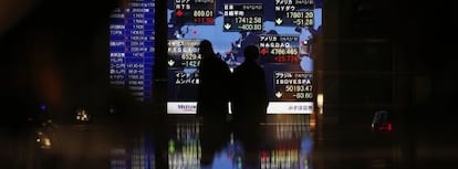 Imagen de una casa de Bolsa en Jap&oacute;n.