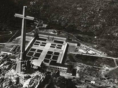 Vista aérea del Valle de los Caídos, en 1976.