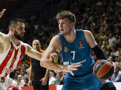 Doncic busca zafarse del marcaje de Lacic