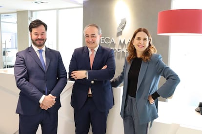 De izquierda a derecha Esteban Ceca, Juan Carlos Alfonso y Maria José Rovira; socio director y socios de Ceca Magán Abogados
 