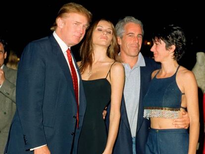 Donald y Melania Trump, junto a Jeffrey Epstein y Ghislaine Maxwell, en Florida (EE UU), en 2000.