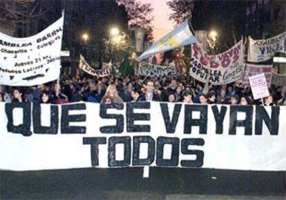 Cabeza de la marcha que congregó ayer a miles de personas en la plaza de Mayo de Buenos Aires en protesta por la violencia policial.