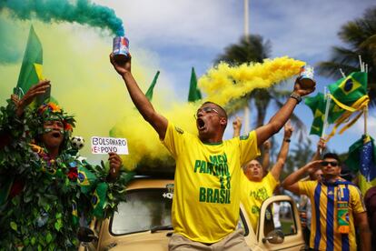 Simpatizantes de Jair Bolsonaro manifiestan su apoyo en Río de Janeiro.