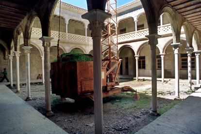 Patio central porticado del palacio renacentista Francisco de los Cobos, en Úbeda.