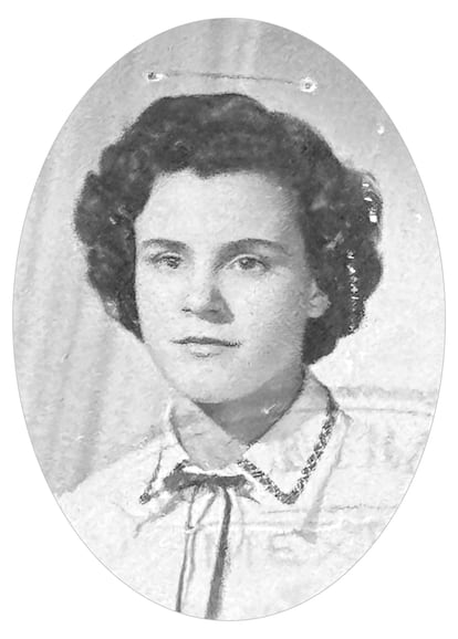 Aurora Correa de adolescente, en una fotografía cedida por la editorial Torremozas.