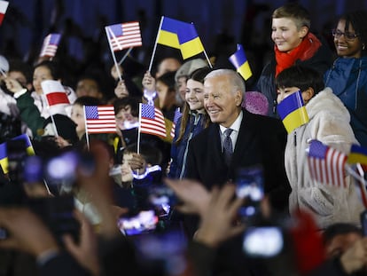 US President Joe Biden stands amid children cheering with US, Polish and Ukrainian flags after he delivered a speech in front the Royal Warsaw Castle Gardens in Warsaw, Poland on February 21, 2023.