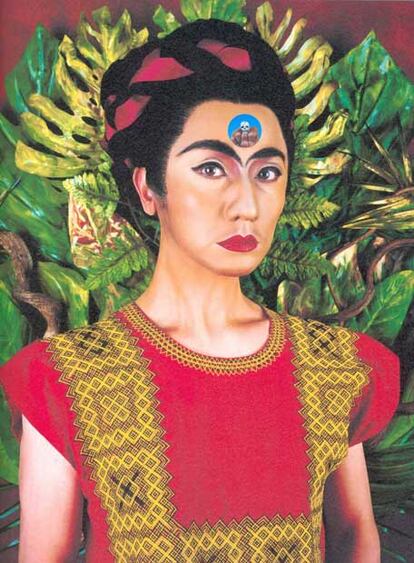 La artista Yasumasa Morimura hace una relectura de los autoretratos de Frida Kalho. En las salas del MNBA sus obras se encuentran con cuadros originales de la pintora mexicana
