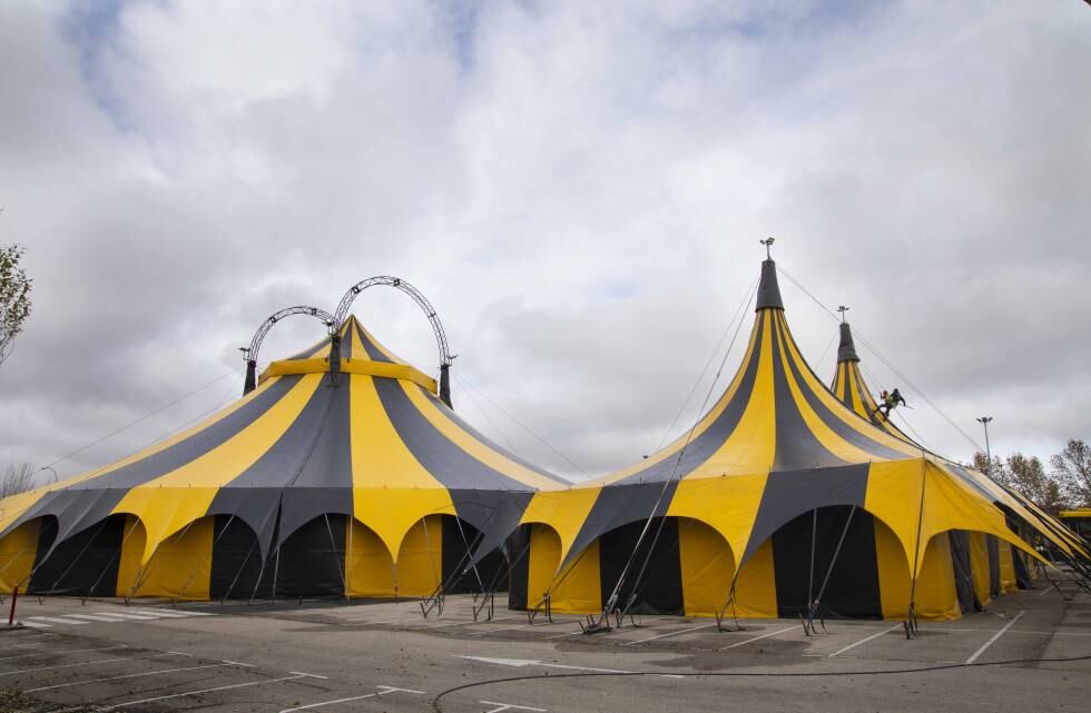 Carpa que Ifema ha levantado en la explanada del recinto ferial para acoger las funciones del mago Yunke.