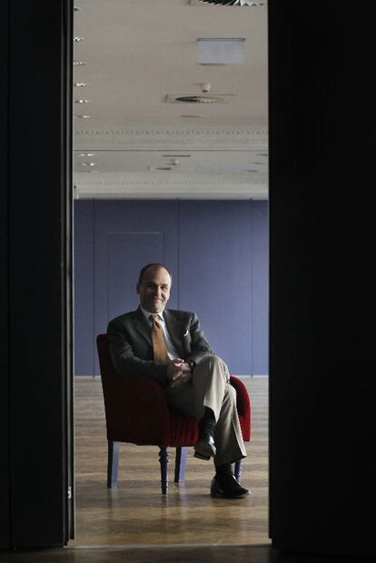 Scott Turow, ayer en un hotel de Madrid.