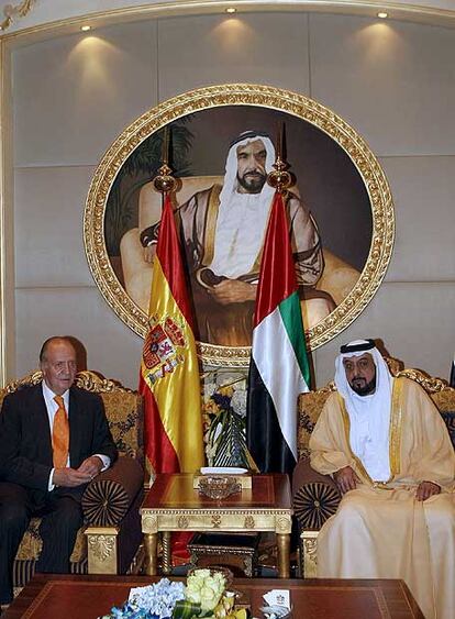 El Rey y el presidente de EAU, Sheikh bin Zayed Al Hahyan.