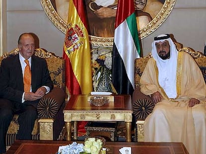 El Rey y el presidente de EAU, Sheikh bin Zayed Al Hahyan.