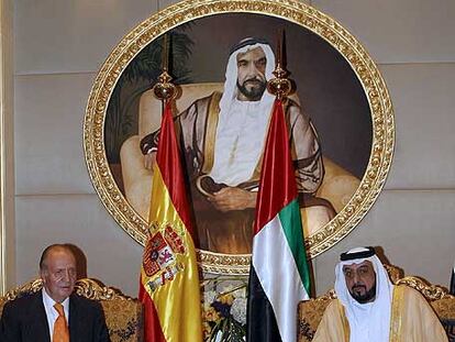 El Rey y el presidente de EAU, Sheikh bin Zayed Al Hahyan.