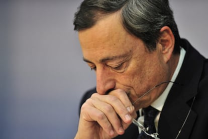 Mario Draghi durante su primera rueda de prensa como presidente del BCE en Fráncfort.