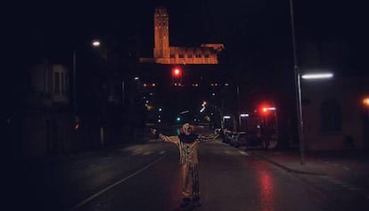 El pallasso amb la Seu Vella de fons