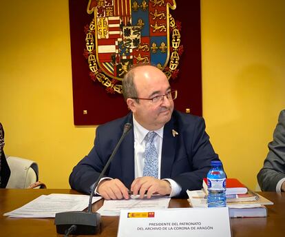 El ministro de Cultura y Deporte, Miquel Iceta, en una reunión con el patronato del Archivo de la Corona de Aragón en Barcelona, este 22 de diciembre.