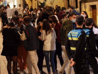 Controles policiales en Salamanca para vigilar el ocio nocturno.