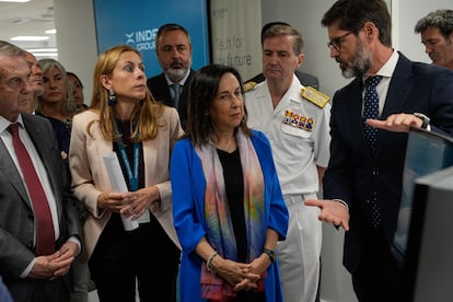 La ministra de Defensa, Margarita Robles, visita unas instalaciones de Indra en Vigo.