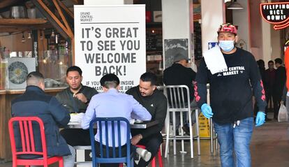 Algunos restaurantes, dependiendo del tamaño del local, pueden abrir las zonas interiores hasta en un 25% o permitir un aforo máximo de 100 personas.