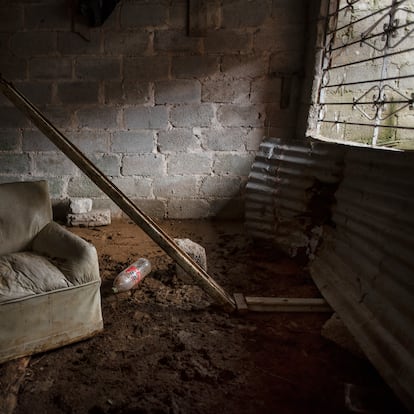 Interior de una casa afectada por un alud de tierra causado por el paso del Huracán Grace, en Xalapa, Veracruz, Mexico. El 31 de Agosto de 2021. 