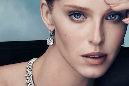 La modelo Abby Champion fotografiada por Carlijn Jacobs para la nueva campaña de Tiffany & Co.